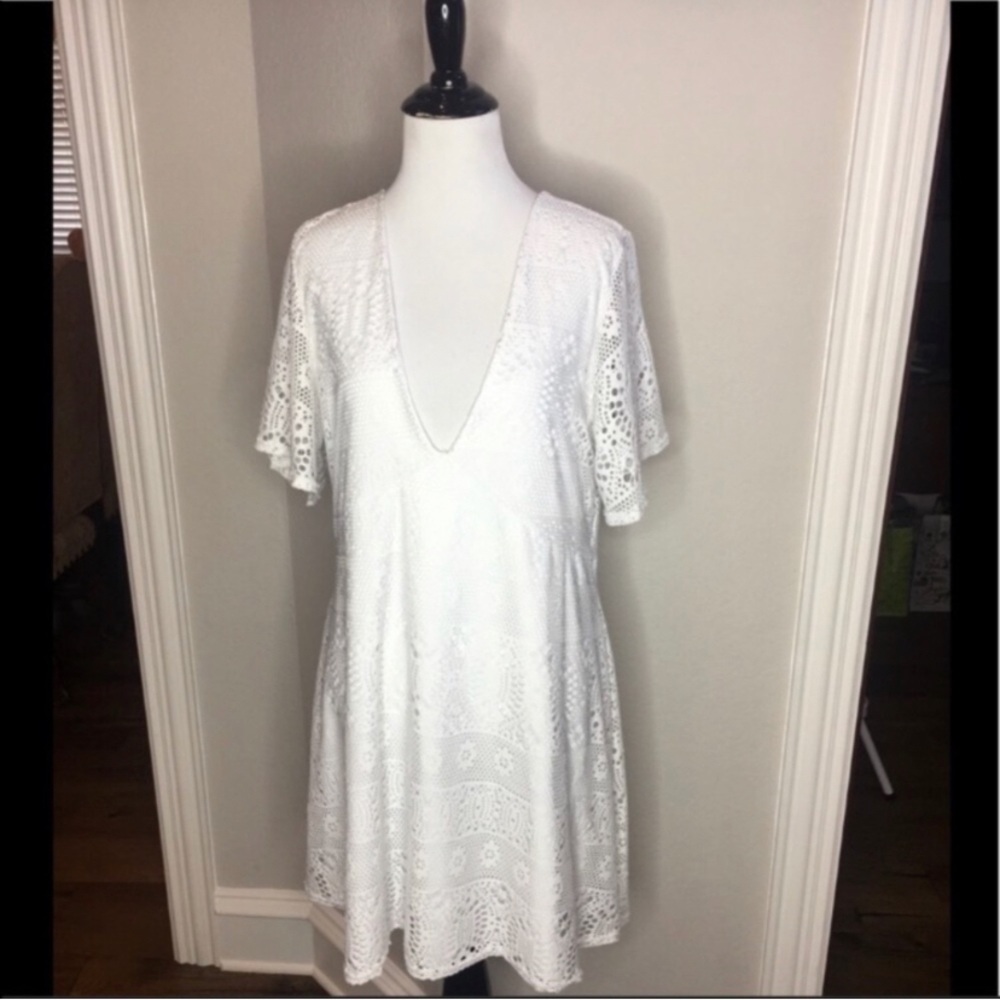 Boohoo  Plus lace V neckline coverup - Size: 14